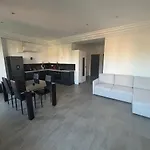3-r Bright, Within 15 Min Walk