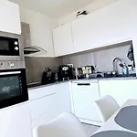 Apartment Floor With Sea View, Clim And Veranda *
