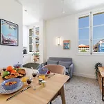 Douane - 2 Bedroom In Front Of The Port