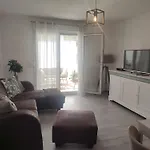 Superbe Avec Piscine L'ete De Juin A Septembre * Nice
