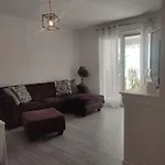 Superbe Avec Piscine L'ete De Juin A Septembre * Nice