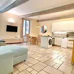 Proche Du Cours Saleya Et De La Plage, Dans Le Vieux Nice, Spacieux Et Climatise Apartment *