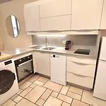 Proche Du Cours Saleya Et De La Plage, Dans Le Vieux Nice, Spacieux Et Climatise Apartment