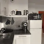 Studio Calme Et Paisible, Climatise Avec Terrasse Au Dernier Etage, 100M Du Tramway Et 20 Min De La Promenade Des Anglais