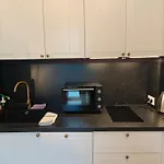 Spacious New Apt Near Promenade Up To 6 With Ac