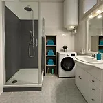 Beautiful Spacious Air Conditioned Apartment - Center