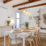 Holiday home Maison De Familiale, 5 Chambres, Terrasse, A 20 Minutes Du Centre Nice