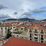 Charming Riviera Top-Floor Apartment Near The Beach