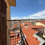 Charming Riviera Top-Floor Apartment Near The Beach