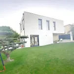 Elegant Summer House Nice
