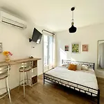 Proche Mer, Avec Terrasse Et Parking Apartment