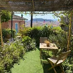 Romantic Artist Apartment