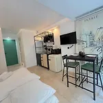 Studio Vieux-Nice Climatise: Charme Commodites
