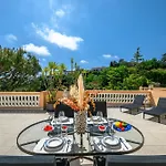 Fabron, Terrasse & Piscine Dans