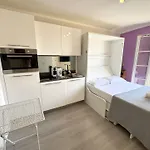 Apartment Riviera Nice: Old Town With Sea View 3*