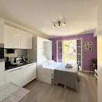 Riviera Nice: Old Town With Sea View 3*