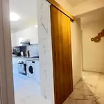 Grand 2 Pieces Avec Grande Terrasse A 15mn Centre-ville, Gare Et Promenade Des Apartment *