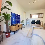 Apartment Grand 2 Pieces Avec Grande Terrasse A 15mn Centre-ville, Gare Et Promenade Des Nice