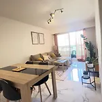 Grand 2 Pieces Avec Grande Terrasse A 15mn Centre-ville, Gare Et Promenade Des *