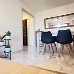 Apartment Grand 2 Pieces Avec Grande Terrasse A 15mn Centre-ville, Gare Et Promenade Des Nice