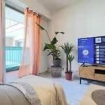 Grand 2 Pieces Avec Grande Terrasse A 15mn Centre-ville, Gare Et Promenade Des Apartment