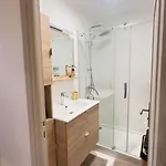 Grand 2 Pieces Avec Grande Terrasse A 15mn Centre-ville, Gare Et Promenade Des Apartment *