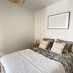 Grand 2 Pieces Avec Grande Terrasse A 15mn Centre-ville, Gare Et Promenade Des Apartment *