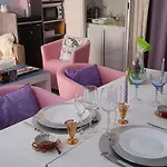 Bed & Breakfast Exclusive Dans 2 Pieces 40 M2 Atypique Original Dans Grande Structure Type D'hote 80 M2 200 M Promenade Des Sejour