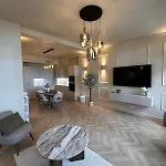 Le Petit Palace