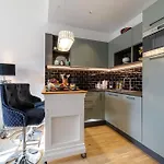 Guidoni Suite - Superb City Center Suite Apartment