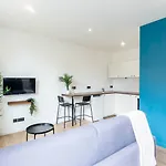 Maska - Avec Terrasse Proche Et Aeroport De Apartment *