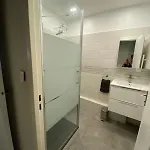 Spacious 2 Bedroom 1 Block From Beaches - And The Tram Apartment Nice