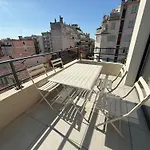 T2 Avec Terrasse Et Parking Prive Au Coeur De Nice