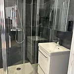 Bed & Breakfast Shared Flat In Liberation Nice