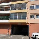 Spacious 2 Bedroom 1 Block From Beaches - And The Tram