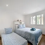 Modern Apartment, Steps From Tramway