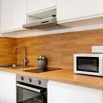 Modern Apartment, Steps From Tramway