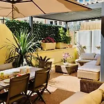 Elegant In Centre With Grand Terrace Apartment