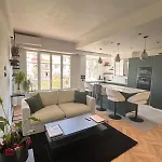 Beautiful 2-room, Ac, Center, Terrace Apartment *