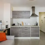 Apartment Au Port De Nice