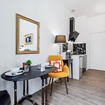 A 2 Pas De La - Climatisation - Wifi - Cuisine - Tramway Apartment