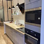 Near Port & City - Private Parking - Full Apartment * Nice