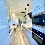 Near Port & City - Private Parking - Full Apartment Apartment *