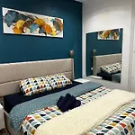 Chic Renovated 2 Bedroom Entire Apartment Or Only Private Rooms In Liberation In Nice With Garage On Demand, Ac, Wi-Fi And Tram Access
