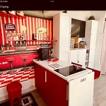 Studio Atypique Central Mais Calme, Quartier Vip, Plage 50M