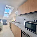 Lofty Hideout With 2 Bedrooms