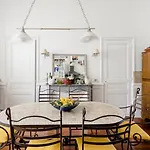 Guest Bedroom In Private Home, Quiet, Elegant, 10 Mins To Beach, 1 Triple And 1 Double Bedrooms