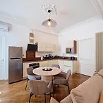 Nestor&Jeeves - Nissa - Central Location