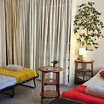 Cocoon Moderne, Close To Train Station & Shops