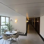 Royal Lux Spacious Seaside Pool *